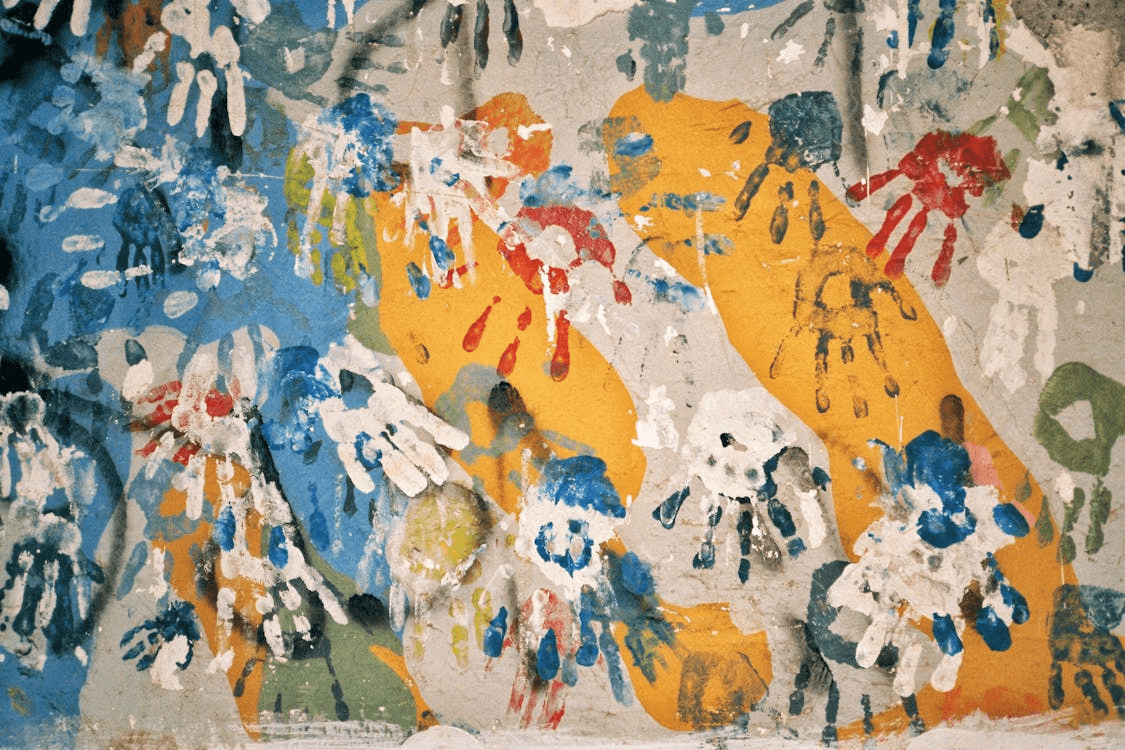 Atelier de peinture art-thérapie à l'EHPAD Les Jardins de Provence
