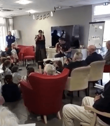 Chorale intergénérationnelle aux Jardins de Provence, activité pour personnes âgées