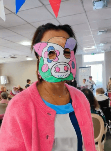 Activités intergénérationnelles : seniors et enfants réunis autour de l’art-thérapie